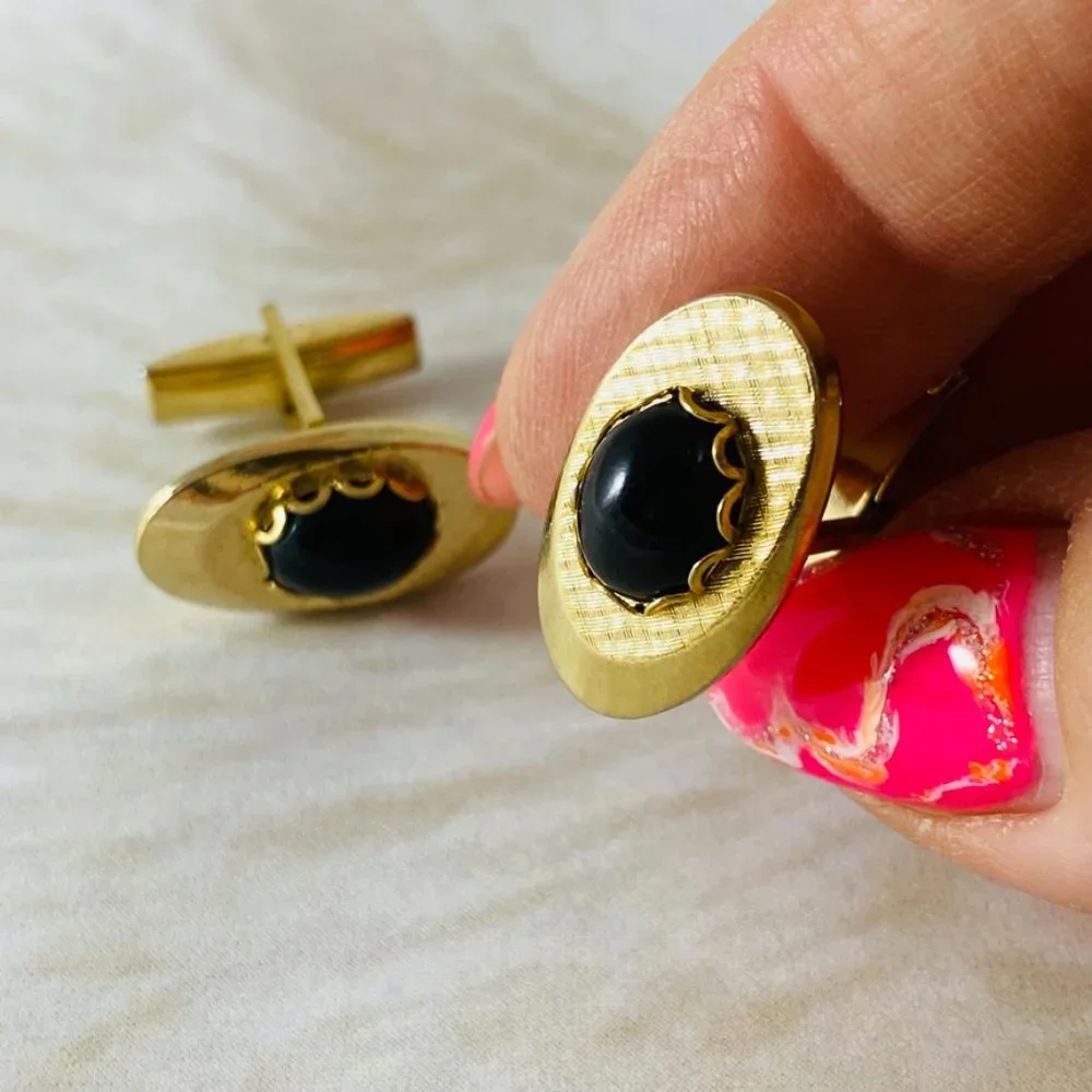 Vintage atomic set of gold-tone cufflinks onyx? cabochons with scalloped bezels